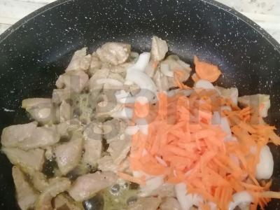 Grikių košė su mėsa, svogūnais ir morkomis Žingsnis 3