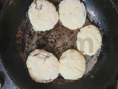 Nuostabūs varškėčiai su šokoladiniu įdaru Žingsnis 6