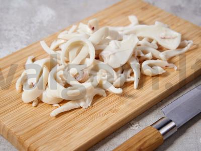 Kalmarai pomidorų padaže Žingsnis 4