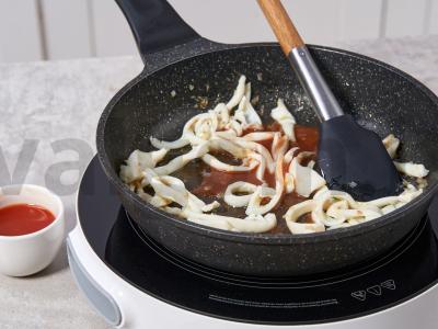 Kalmarai pomidorų padaže Žingsnis 6