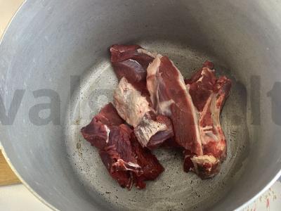 Hashlama su jautiena ir bulvėmis Žingsnis 1