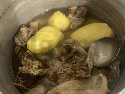 Hashlama su jautiena ir bulvėmis Žingsnis 4