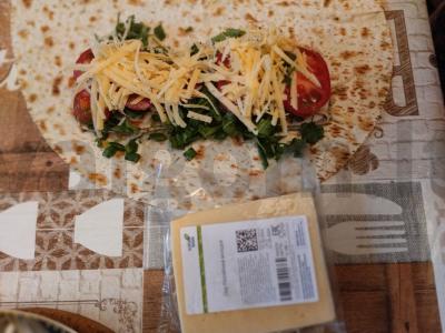 Tortilija su sūriu, kadagio šonine ir raugintais kopūstais Žingsnis 5