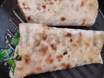 Tortilija su sūriu, kadagio šonine ir raugintais kopūstais Žingsnis 6