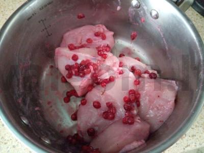 Vištienos šlaunelių filė spanguolių marinate Žingsnis 3