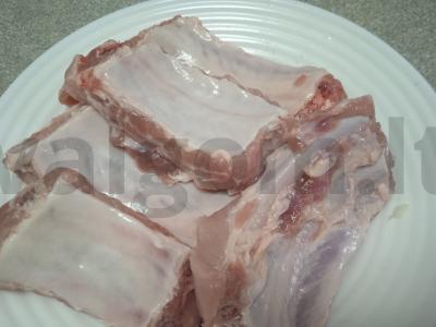 Kiaulienos šonkauliai su morkomis ir grietininiu padažu Žingsnis 1