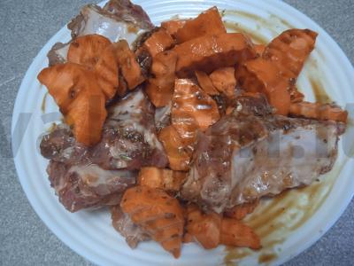 Kiaulienos šonkauliai su morkomis ir grietininiu padažu Žingsnis 4