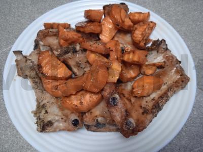 Kiaulienos šonkauliai su morkomis ir grietininiu padažu Žingsnis 7