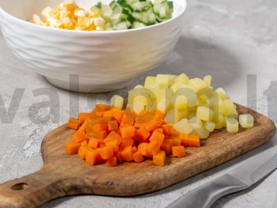 Olivjė su šviežiais agurkais Žingsnis 4