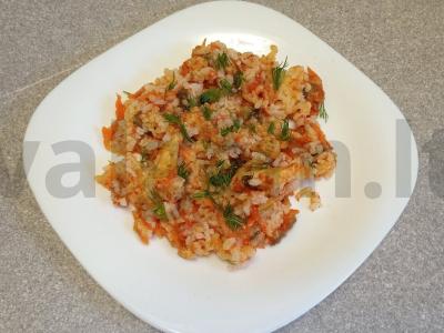 Rizotas, keptas puode su vištienos filė ir pomidorų padažu pagrindine nuotrauka