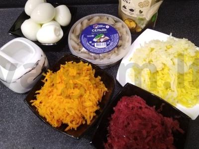 Salotas „Silkė po šubą“ kaimiškai Žingsnis 1