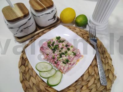 Salotas „Silkė po šubą“ kaimiškai pagrindine nuotrauka