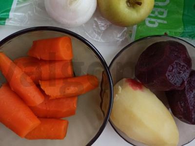 Salotas „Silkė po šubą“ su žaliu obuoliu Žingsnis 1