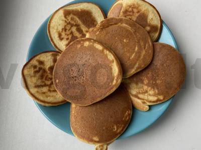 Baltymini blynai su kefyru pagrindine nuotrauka