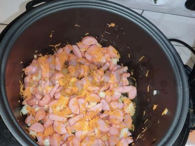 Žirnių sriuba su dešrelėmis lėtoje viryklėje Žingsnis 3