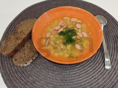 Žirnių sriuba su dešrelėmis lėtoje viryklėje pagrindine nuotrauka