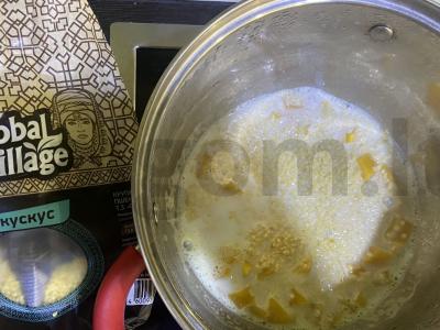 Kuskuso košė su moliūgu, bananais ir graikiniais riešutais Žingsnis 3