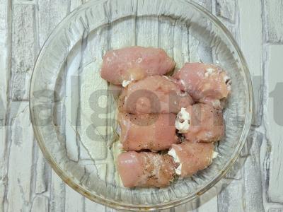 Sultingi vištienos ritinėliai su varškės sūriu Žingsnis 4