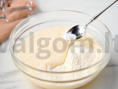 Greita šarlotė su persikais Žingsnis 2