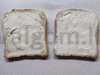 Daržovių sumuštinis su pomidoru ir varškės sūriu Žingsnis 1