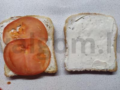 Daržovių sumuštinis su pomidoru ir varškės sūriu Žingsnis 2