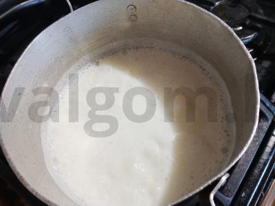 Tiršta ryžių košė su raugintu pienu, cinamonu ir uogomis Žingsnis 2