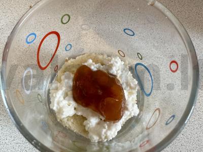 Varškės desertas su grietine ir biskvitiniais sluoksniais Žingsnis 4