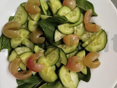 Salotas su vynuogėmis ir špinatais Žingsnis 3