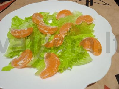 Salotas „Ryškus skonis“ su mandarinų, slyvų, braškių ir jalapeno pipirais Žingsnis 2