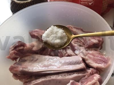 Šašlykas iš kiaulienos šonkaulių su prieskoniais Žingsnis 2