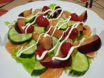 Salotas „Ryškus skonis“ su mandarinų, slyvų, braškių ir jalapeno pipirais Žingsnis 5