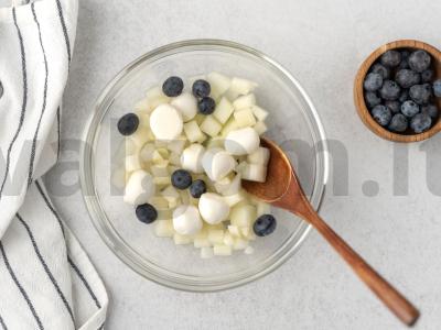 Bento dėžutė su sumuštiniu ir salotomis Žingsnis 3