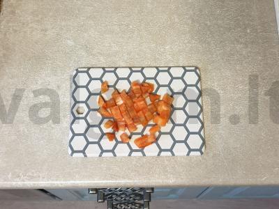 Kiaušiniai su saldžiuoju pipiru pusryčiams Žingsnis 1