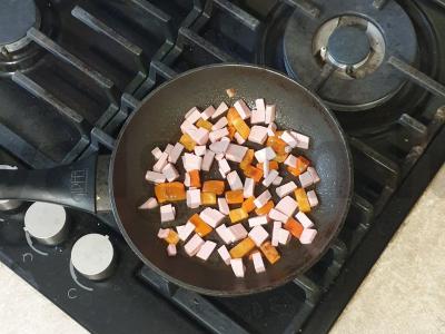 Kiaušiniai su saldžiuoju pipiru pusryčiams Žingsnis 3