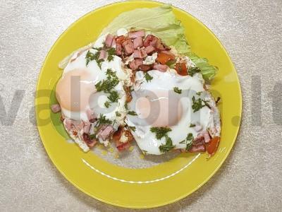 Kiaušiniai su saldžiuoju pipiru pusryčiams pagrindine nuotrauka