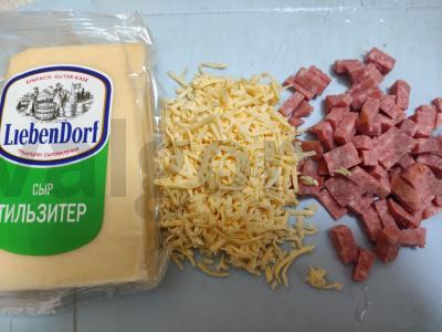 Omletas maišelyje su sūriu ir servelatu Žingsnis 1