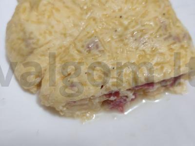 Omletas maišelyje su sūriu ir servelatu pagrindine nuotrauka