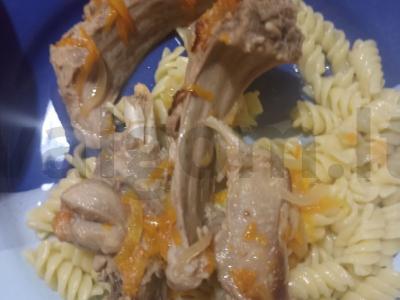 Troškintas triušis su daržovėmis pagrindine nuotrauka