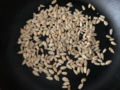 Salotos su burokėliais, porais, ridikėliais ir saulėgrąžų sėklomis Žingsnis 5