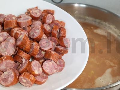 Pomidorų sriuba su rūkytomis dešrelėmis Žingsnis 5