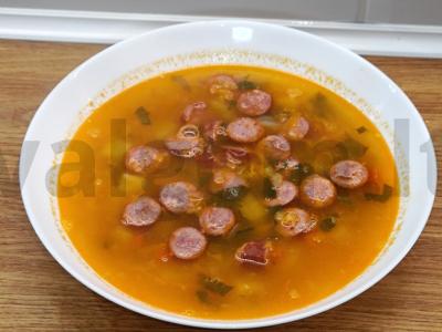 Pomidorų sriuba su rūkytomis dešrelėmis pagrindine nuotrauka