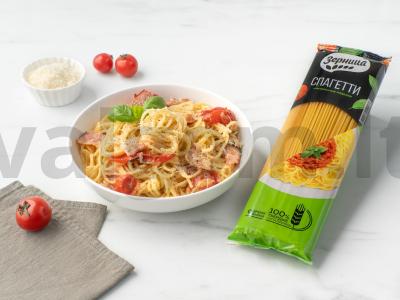 Makaronai su pomidorais ir bekonu pagrindine nuotrauka