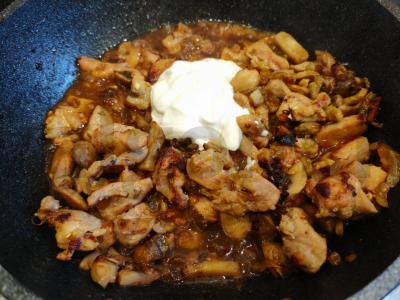 Vištienos stroganovas su grietine iš išlydytų grietinėlės Žingsnis 11