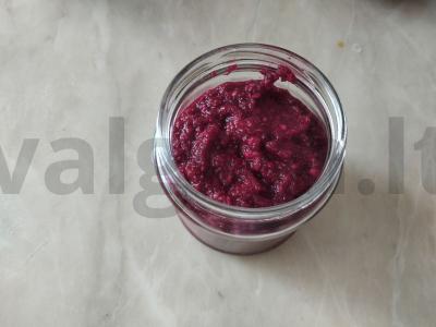 Krienų padažas su burokėliais ir citrinos sultimis pagrindine nuotrauka