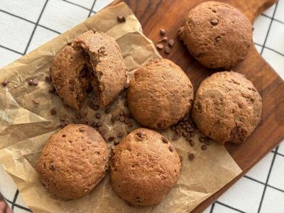 Šokoladiniai sausainiai su žemės riešutų įdaru pagrindine nuotrauka