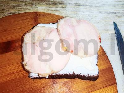 Sumuštinis su minkštu varškės sūriu, kumpiu ir paprika Žingsnis 3