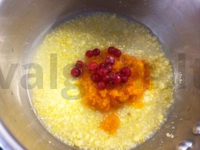 Kukurūzų košė su abrikosų uogiene ir raudonųjų serbentų uogomis Žingsnis 2