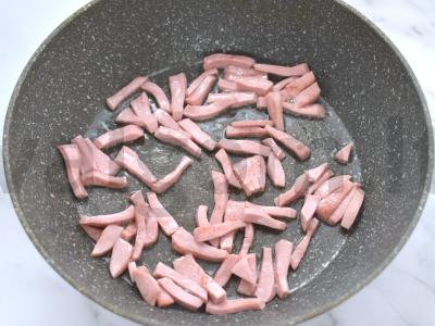 Makaronai su dešra, kiaušiniu ir sūriu Žingsnis 2