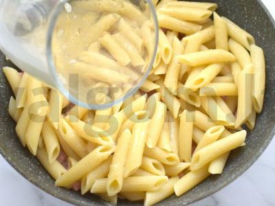 Makaronai su dešra, kiaušiniu ir sūriu Žingsnis 3