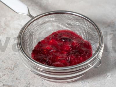 Šalčio uogų gėrimas iš šaldytų spanguolių Žingsnis 2